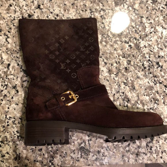 Louis Vuitton Shoes - Louis Vuitton, Rebellion Suede Boots w/Fur Lining